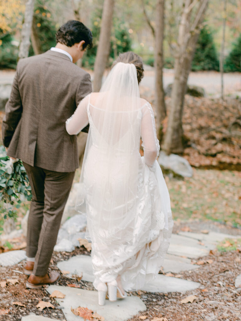 couple eloping in Tennessee mountains